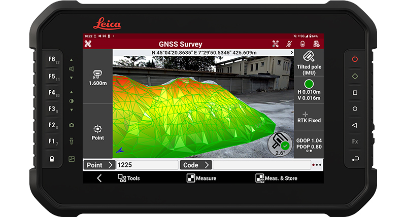Leica X-PAD sur une tablette Leica robuste affichant une mesure GNSS et une surface 3D
